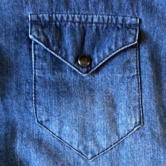 Men’s Button-Down Denim Shirt - Picture 4 of 7